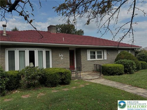 66 Maple St, Macungie, PA, 18062-1518 | Card Image