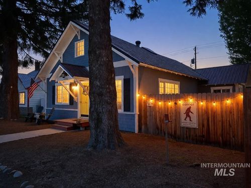 209 S Front St, Cascade, ID, 83611-5218 | Card Image