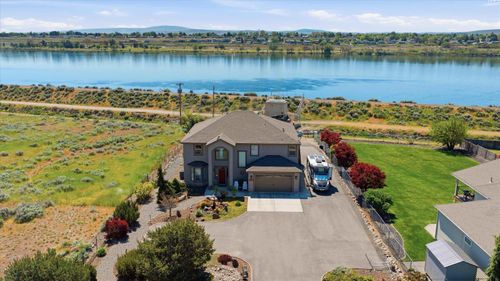 5620 W Sylvester St, Pasco, WA, 99301-6432 | Card Image