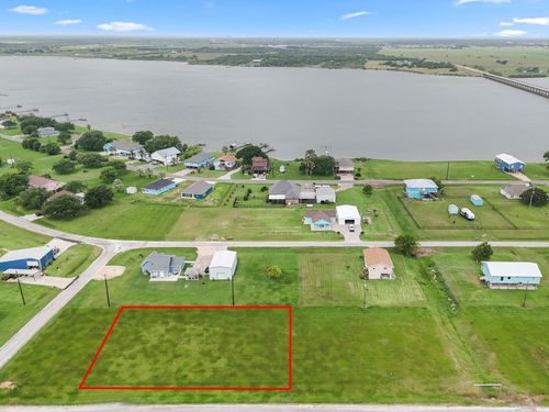 102 Calumet Dr, Palacios, TX, 77465-1518 | Card Image