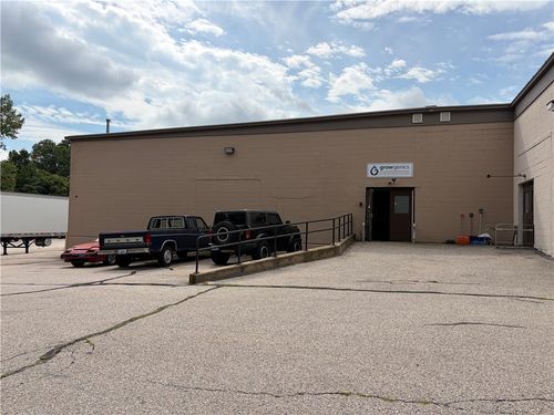 2240 S County Trl, East Greenwich, RI, 02818-5201 | Card Image