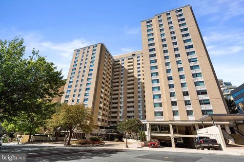 220v-4601 N Park Ave, CHEVY CHASE, MD, 20815-4530 | Card Image