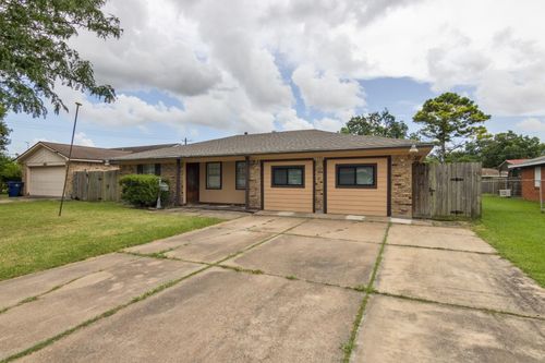 2105 21st Avenue N, Texas City, TX, 77590 | Card Image