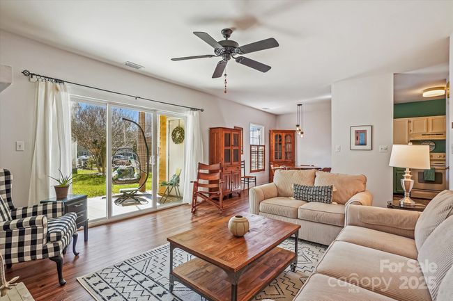 Room for table and barstools | Image 8