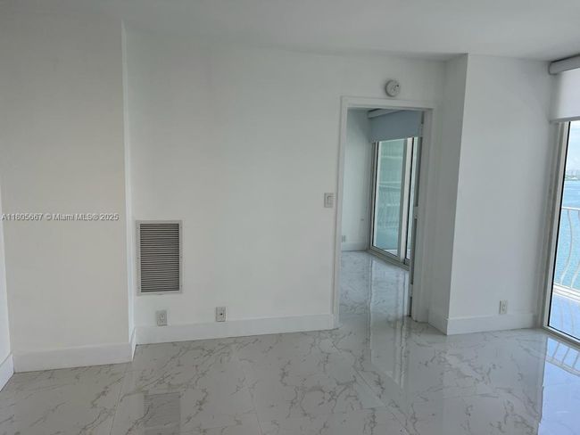 APT-1622 - 7601 E Treasure Dr, Condo with 2 bedrooms, 2 bathrooms and null parking in North Bay Village FL | Image 33