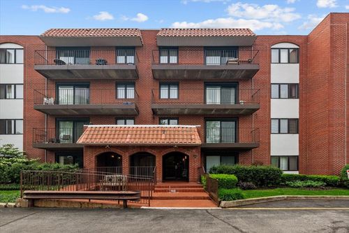 apt-306-2086 Saint Johns Ave, Highland Park, IL, 60035-2463 | Card Image