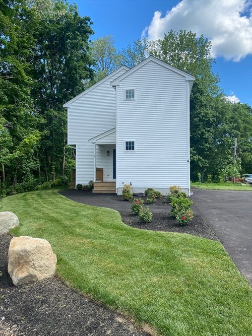 4 Riverside Ave, Taunton, MA, 02780-3433 | Card Image
