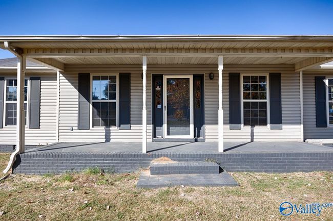 Covered front porch | Image 10