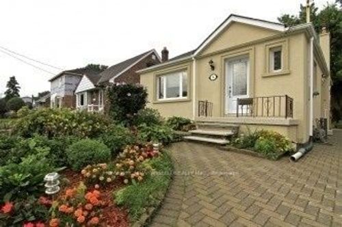 38 Ainsdale Rd, Scarborough, ON, M1R3Y8 | Card Image
