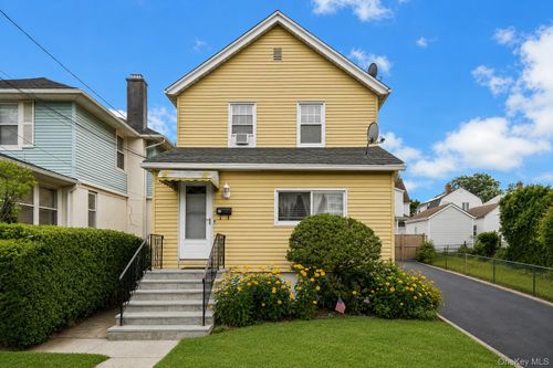 95 Homestead Pl, New Rochelle, NY, 10801-4307 | Card Image