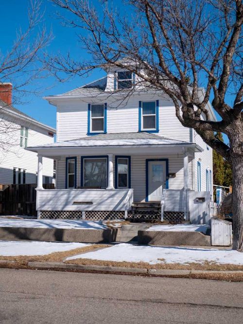 643 8 Street S, Lethbridge, AB, T1J2K2 | Card Image
