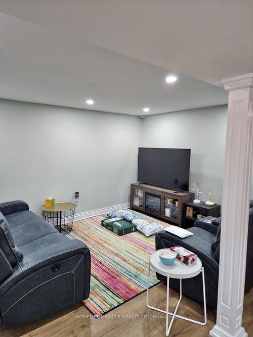 lower-2385 Hargood Pl, Mississauga, ON, L5M3G2 | Card Image