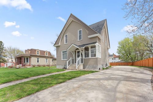 607 4th St Sw, Willmar, MN, 56201-3335 | Card Image