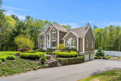 6 Bishop Ln, Middleton, MA, 01949-1697 | Card Image