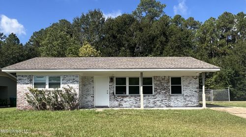 204 W Angela Cir, Gulfport, MS, 39503-3753 | Card Image