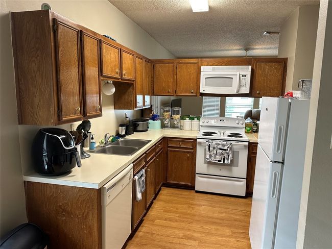 APT-301 - 2414 Longview St, Condo with 2 bedrooms, 2 bathrooms and null parking in Austin TX | Image 6