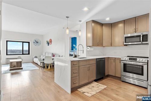 1 Carriage City Plz, RAHWAY, NJ, 07065-5181 | Card Image