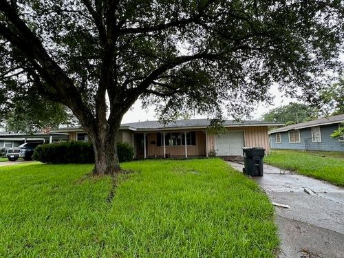 855 Carolina Dr, Bridge City, TX, 77611-2309 | Card Image