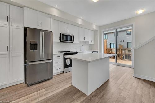 112-10 Birmingham Dr, Cambridge, ON, N1R0C6 | Card Image