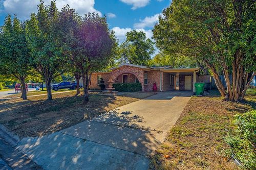 4712 Laverda Dr, Haltom City, TX, 76117-3927 | Card Image