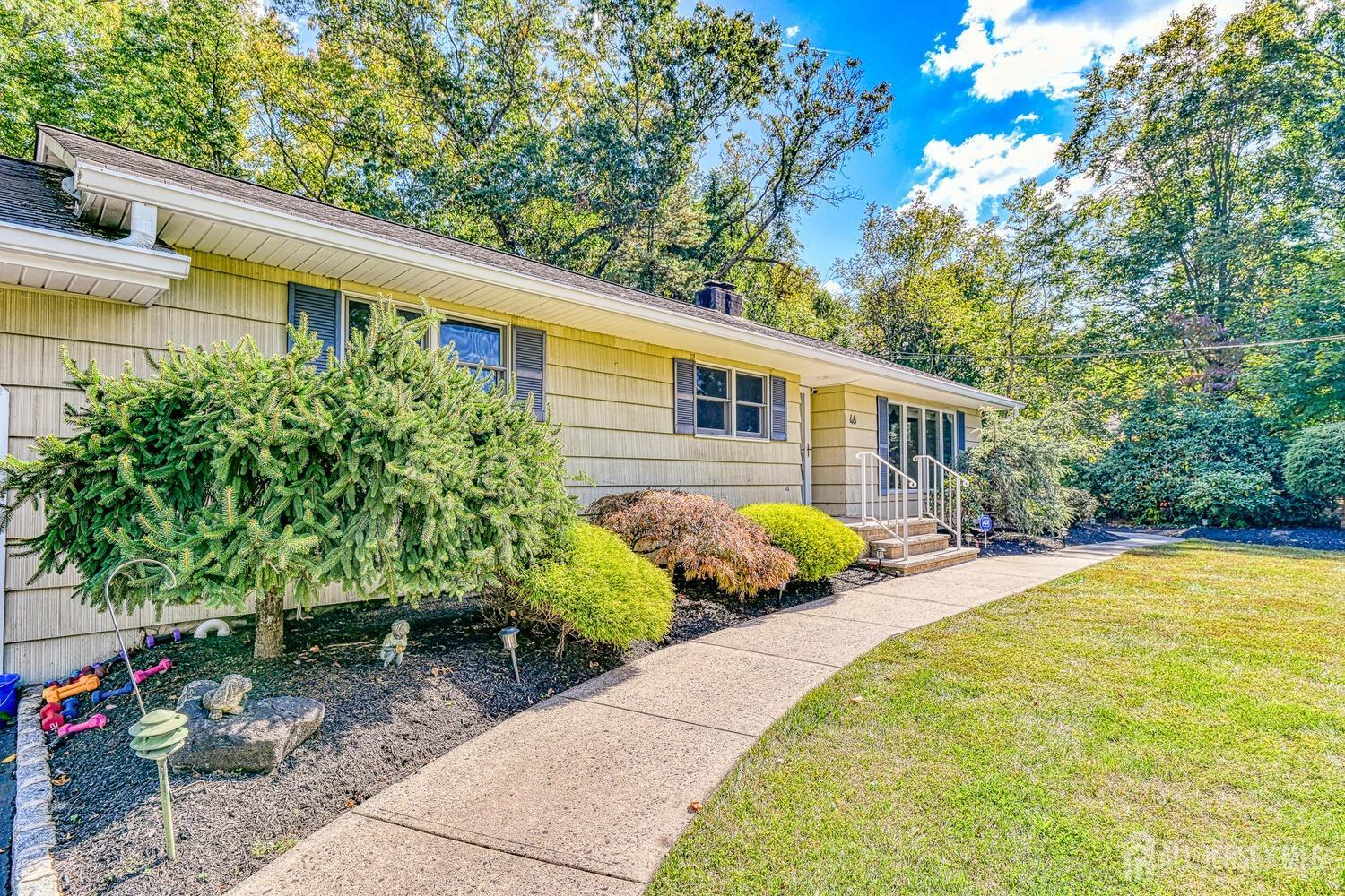 Thomas St, Monroe Township, NJ 08831