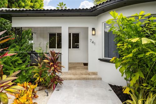 741 Ne 87th St, Miami, FL, 33138-3631 | Card Image