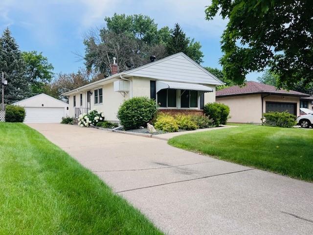 Leone Ave, Saint Paul, MN 55106