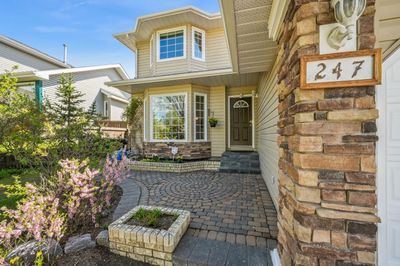 247 Edgebrook Cir Nw, House detached with 5 bedrooms, 3 bathrooms and 4 parking in Calgary AB | Image 3