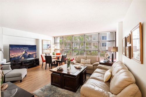 201-1440 Brickell Bay Dr, Miami, FL, 33131 | Card Image