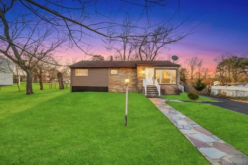 42 Gates Ave, Brentwood, NY, 11717-2514 | Card Image