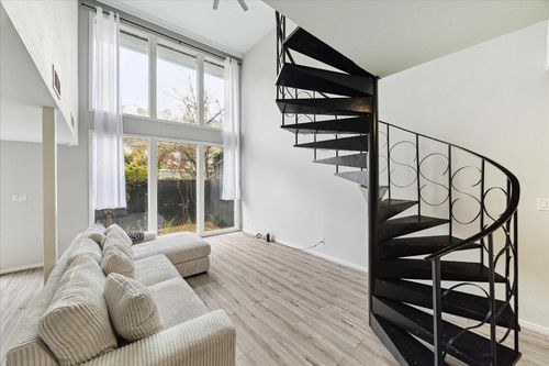 apt-13-3300 Yorktown St, Houston, TX, 77056-6921 | Card Image