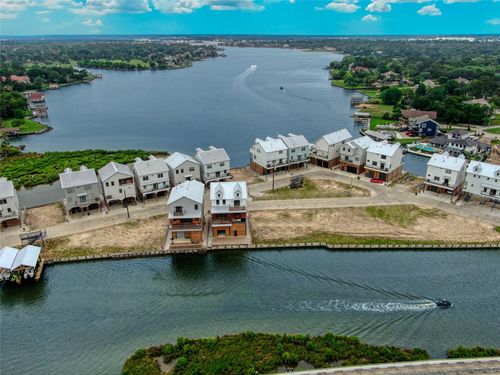 24 Cmdr Runco Lane, Taylor Lake Village, TX, 77586 | Card Image