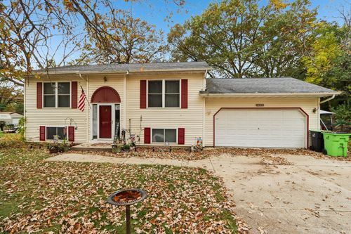 4504 Sunset Rd, Waterford, WI, 53185-3930 | Card Image