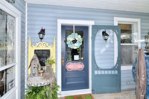 60 Queen St, Lakefield, ON, K0L2H0 | Card Image