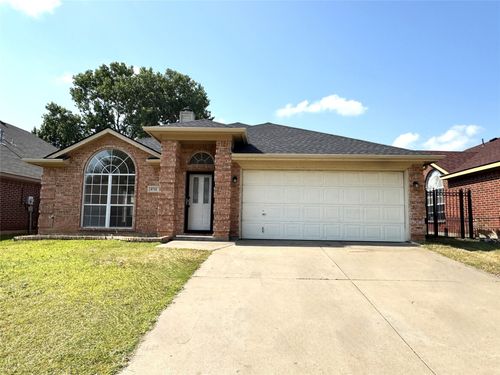 8732 San Joaquin Trl, Fort Worth, TX, 76118-7831 | Card Image