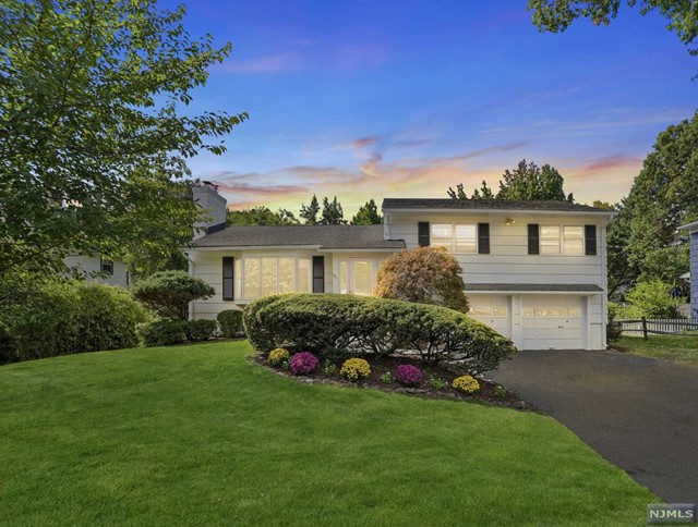 Alexander Ave, Montclair, NJ 07043