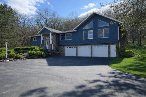 W4957 Wolf Ridge Ct, La Crosse, WI, 54601-2923 | Card Image