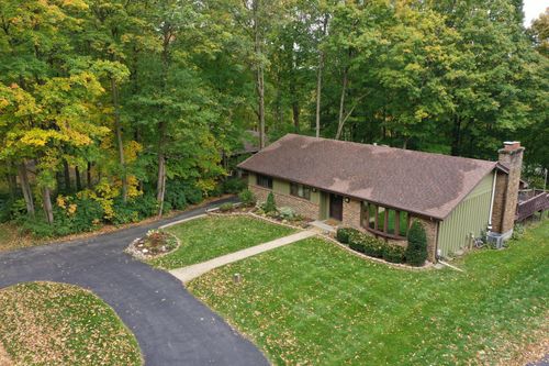 2S924 Shagbark Dr, Batavia, IL, 60510-9667 | Card Image
