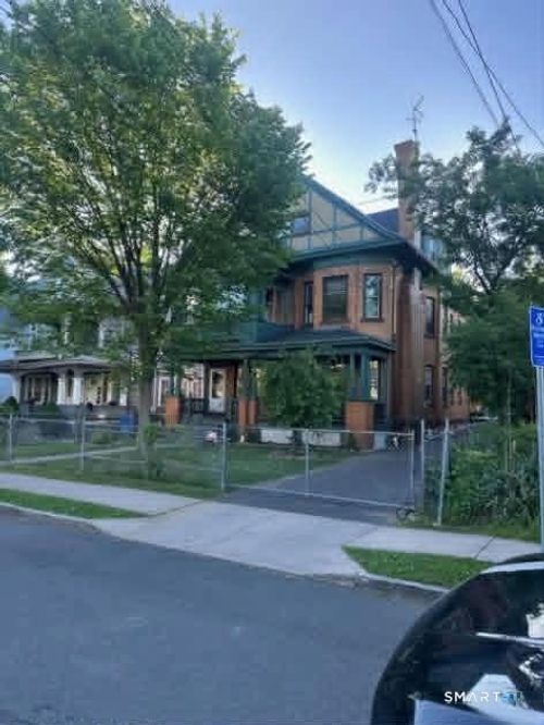 22 Burton St, Hartford, CT, 06112-2317 | Card Image