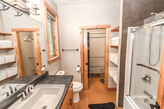 Primary Bathroom | Image 16