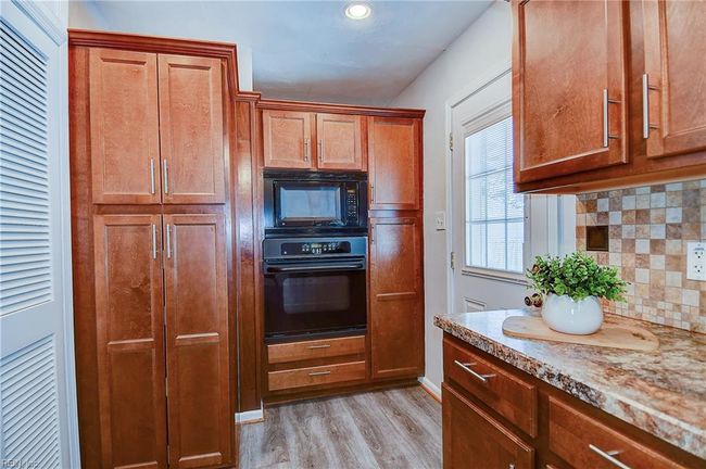 Lots of cabinet space and smart drawers. | Image 24