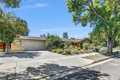 17512 Gledhill St, Northridge, CA, 91325-2311 | Card Image