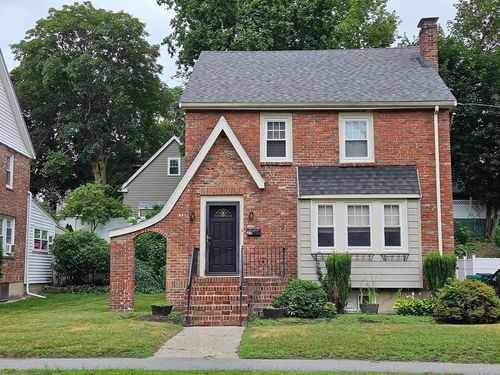 25 Essex St, Medford, MA, 02155-2305 | Card Image