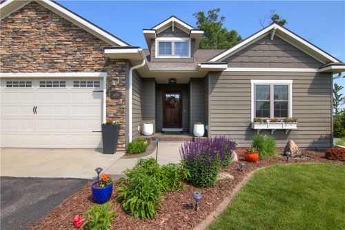 4634 S Oakwood Hills Pkwy, Eau Claire, WI, 54701-7797 | Card Image