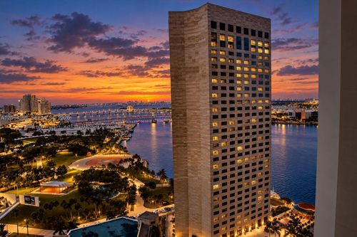 2722-325 S Biscayne Blvd, Miami, FL, 33131 | Card Image