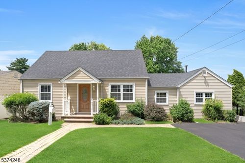 12 Robinson Dr, Woodland Park, NJ, 07424-2929 | Card Image