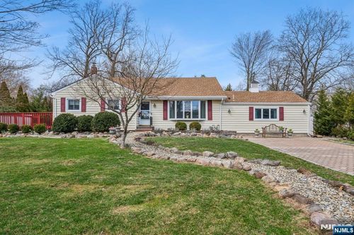 576 Thurnau Dr, River Vale, NJ, 07675-6010 | Card Image