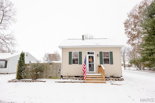 824 W State St, Mascoutah, IL, 62258-1721 | Card Image