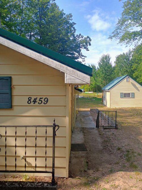 8459 N North Lake Shore Dr, Bitely, MI, 49309-9712 | Card Image