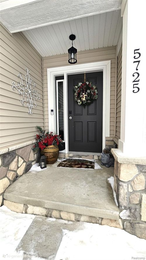 5725 Trail Side Ln, Hamburg Twp, MI, 48189-8162 | Card Image